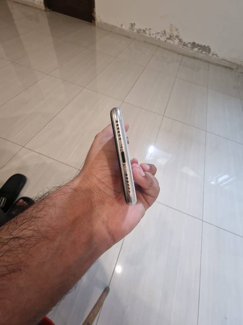 Apple iPhone X 5
