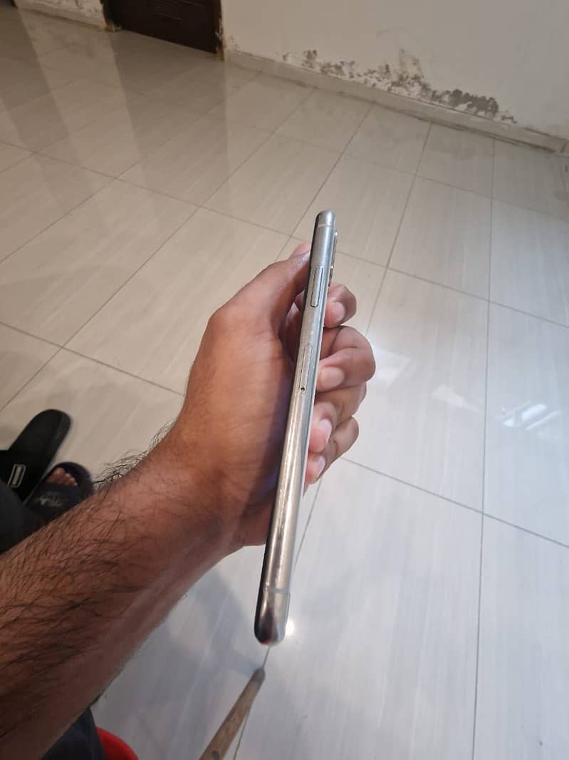 Apple iPhone X 6