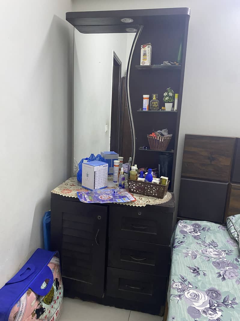 dressing table 0