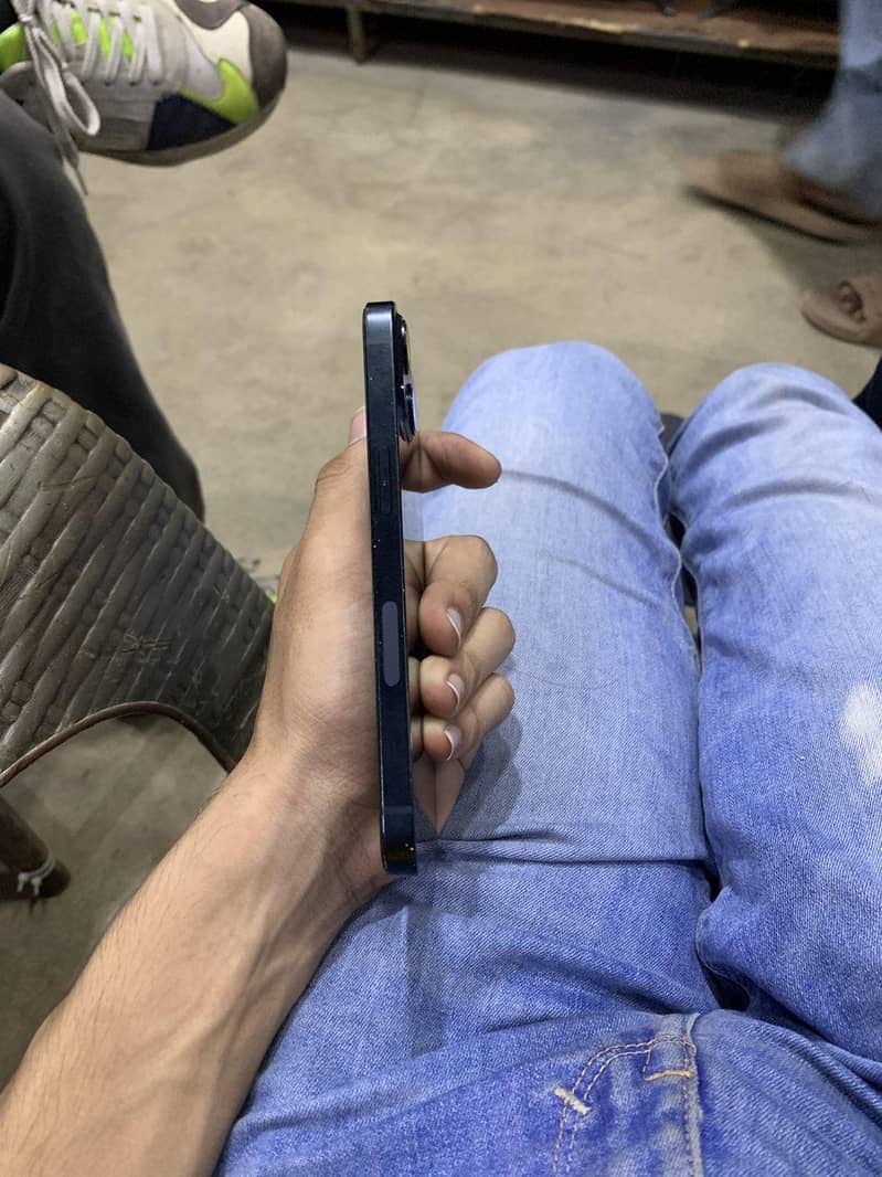 Apple iPhone 13 0