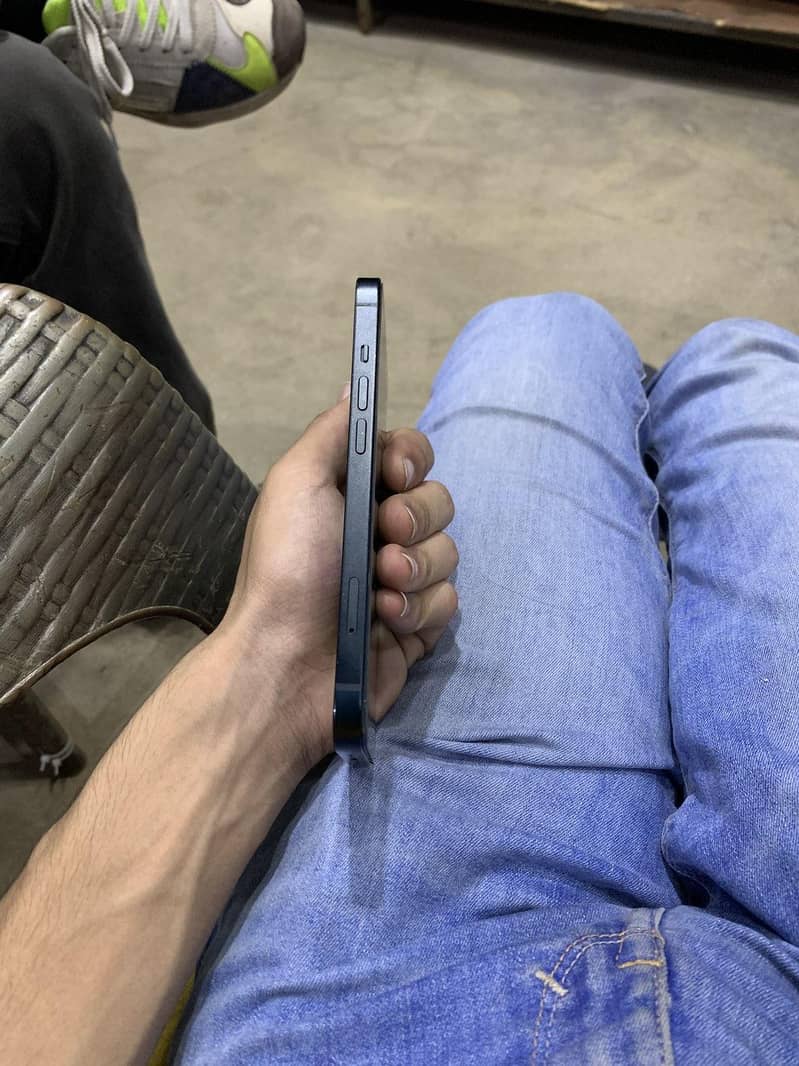 Apple iPhone 13 1