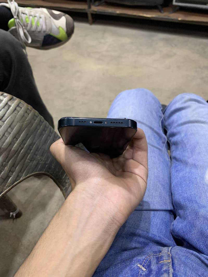 Apple iPhone 13 2