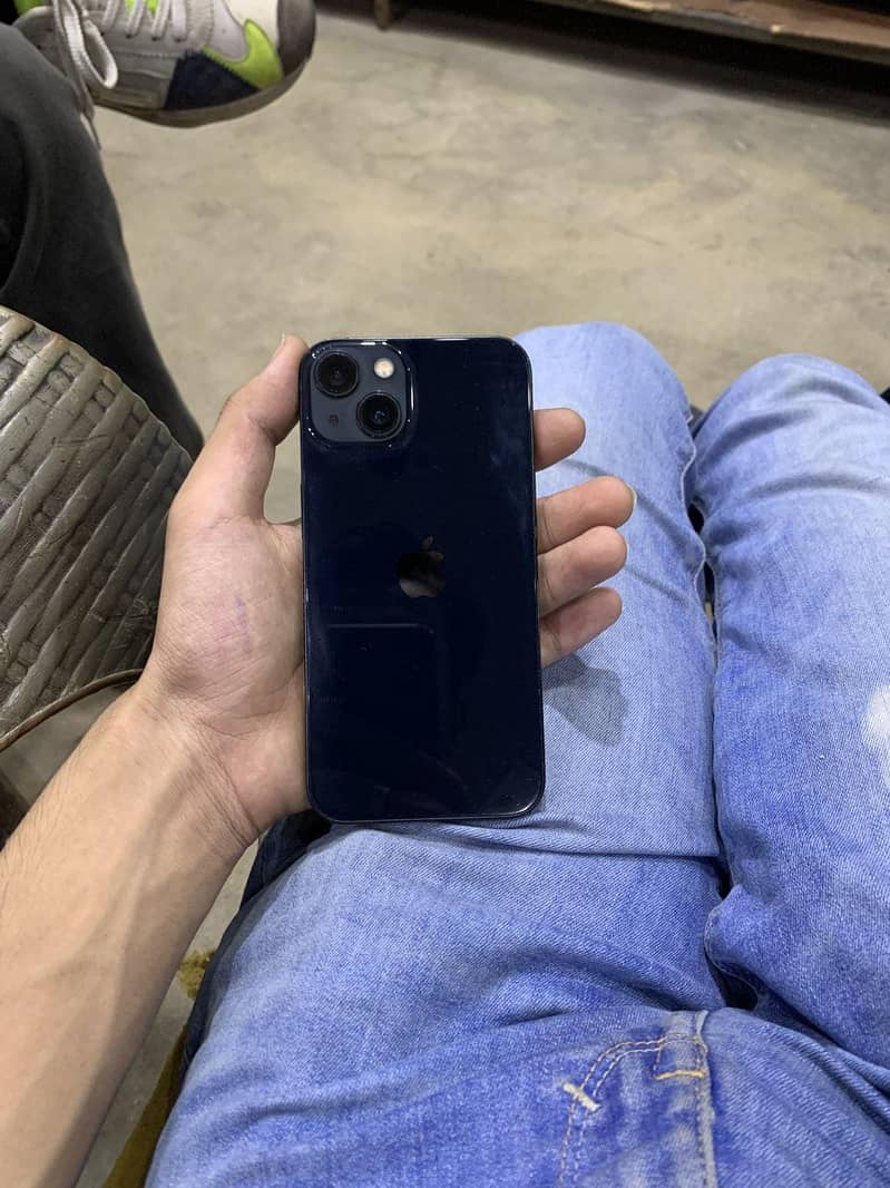 Apple iPhone 13 4