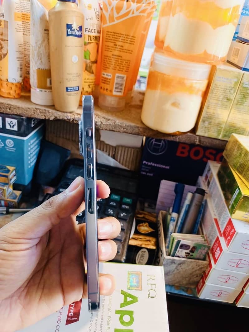 Apple iPhone 13 Pro Max 4