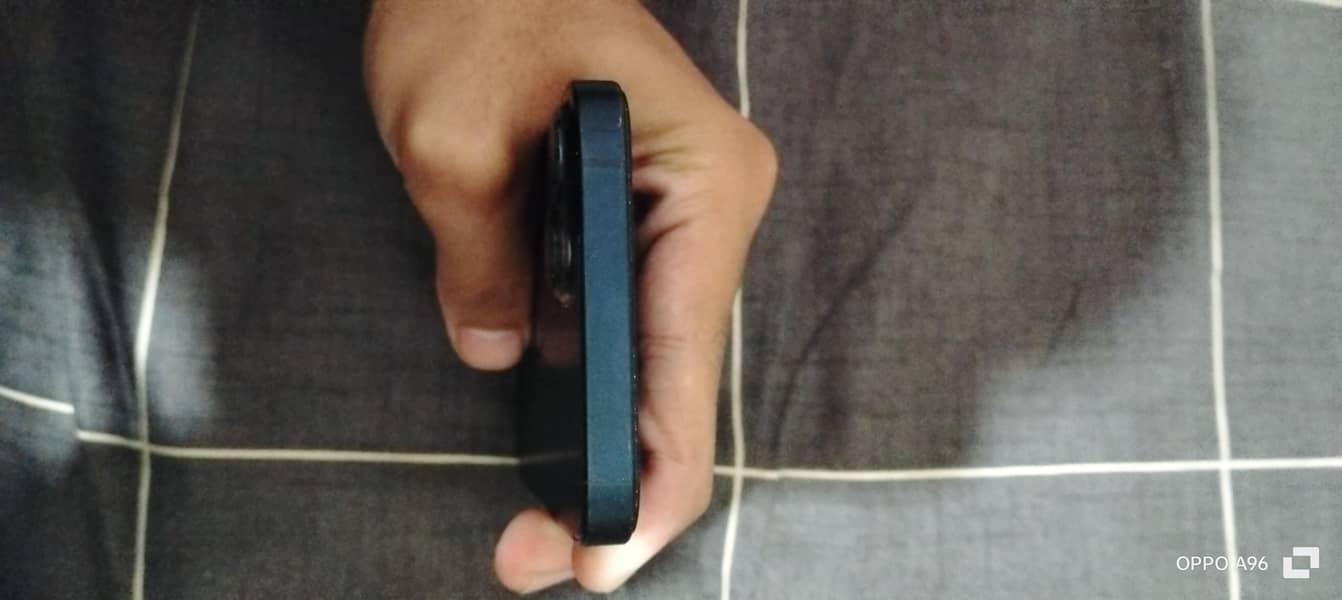 Apple iPhone 13 2