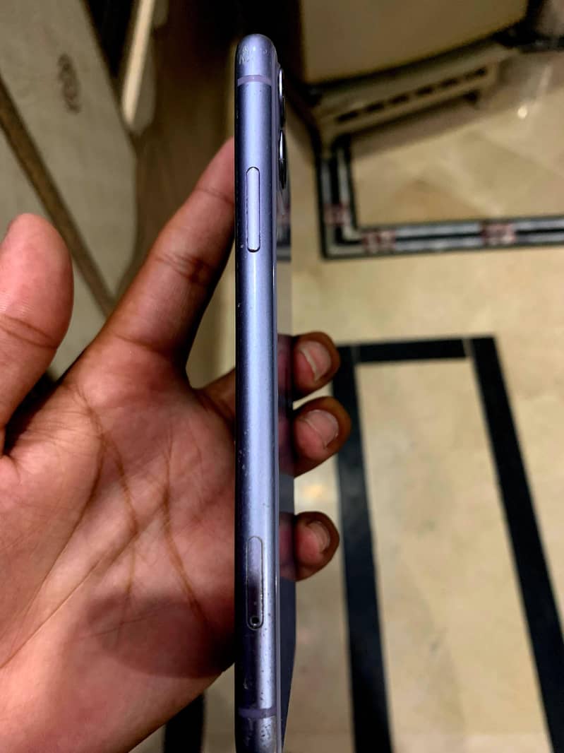 Apple iPhone 11 3