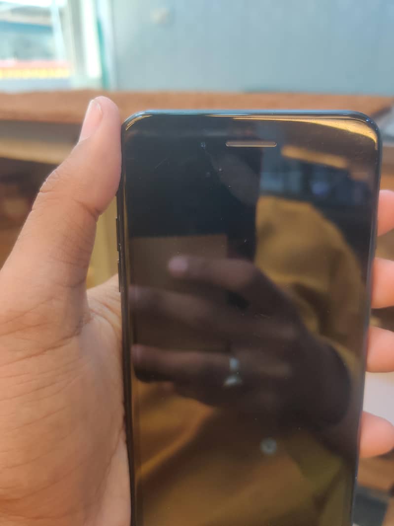 Apple iPhone 7 Plus 1