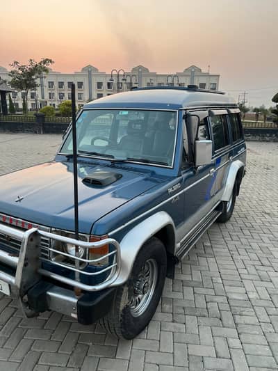 Mitsubishi Pajero 1990