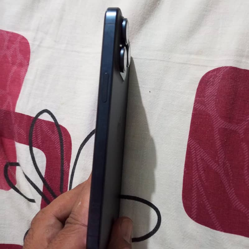 Apple iPhone 15 Pro Max 3