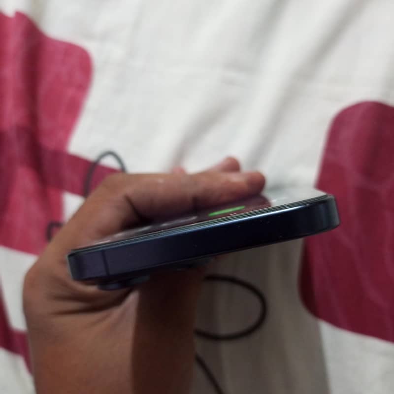Apple iPhone 15 Pro Max 6