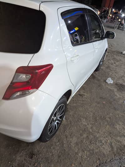 Toyota Vitz 2015