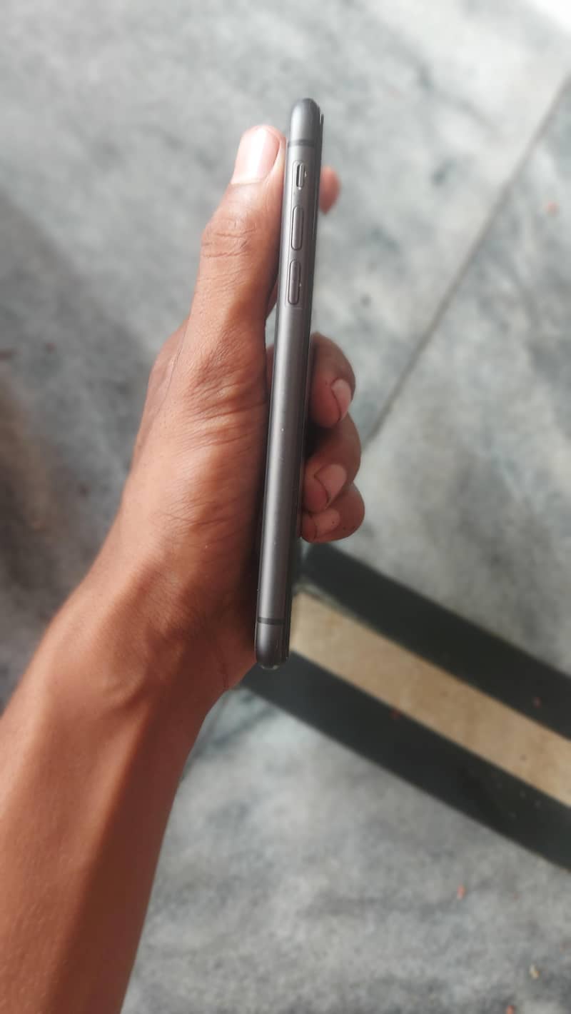 Apple iPhone 11 3