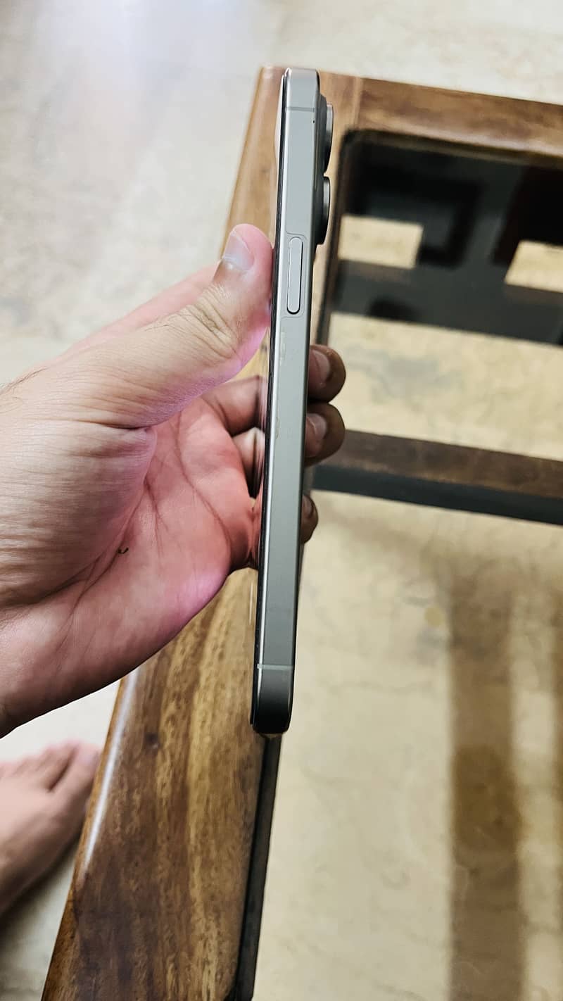 Apple iPhone 15 Pro Max 2