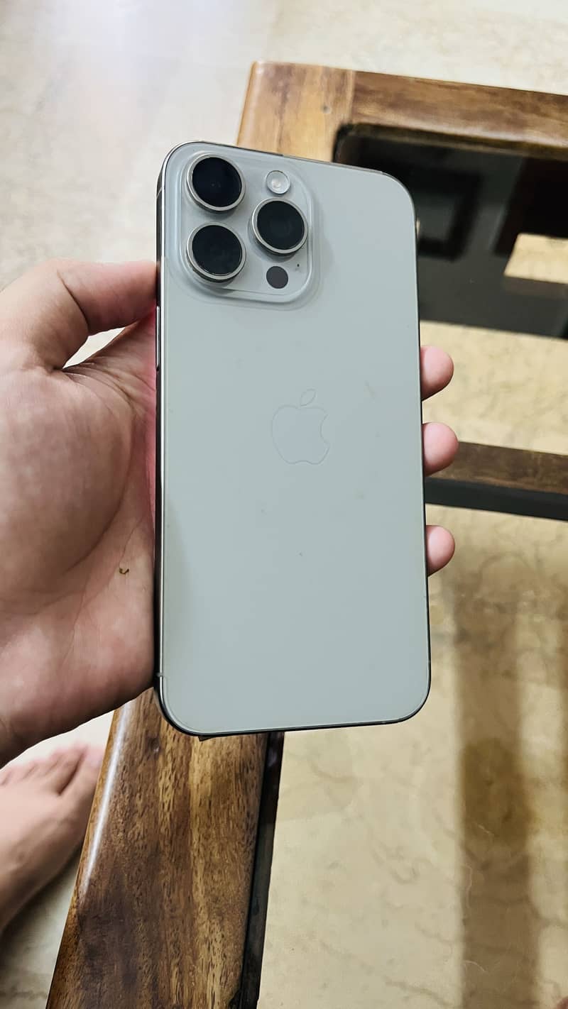Apple iPhone 15 Pro Max 3