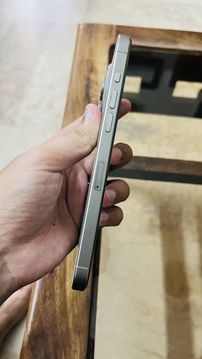 Apple iPhone 15 Pro Max 4