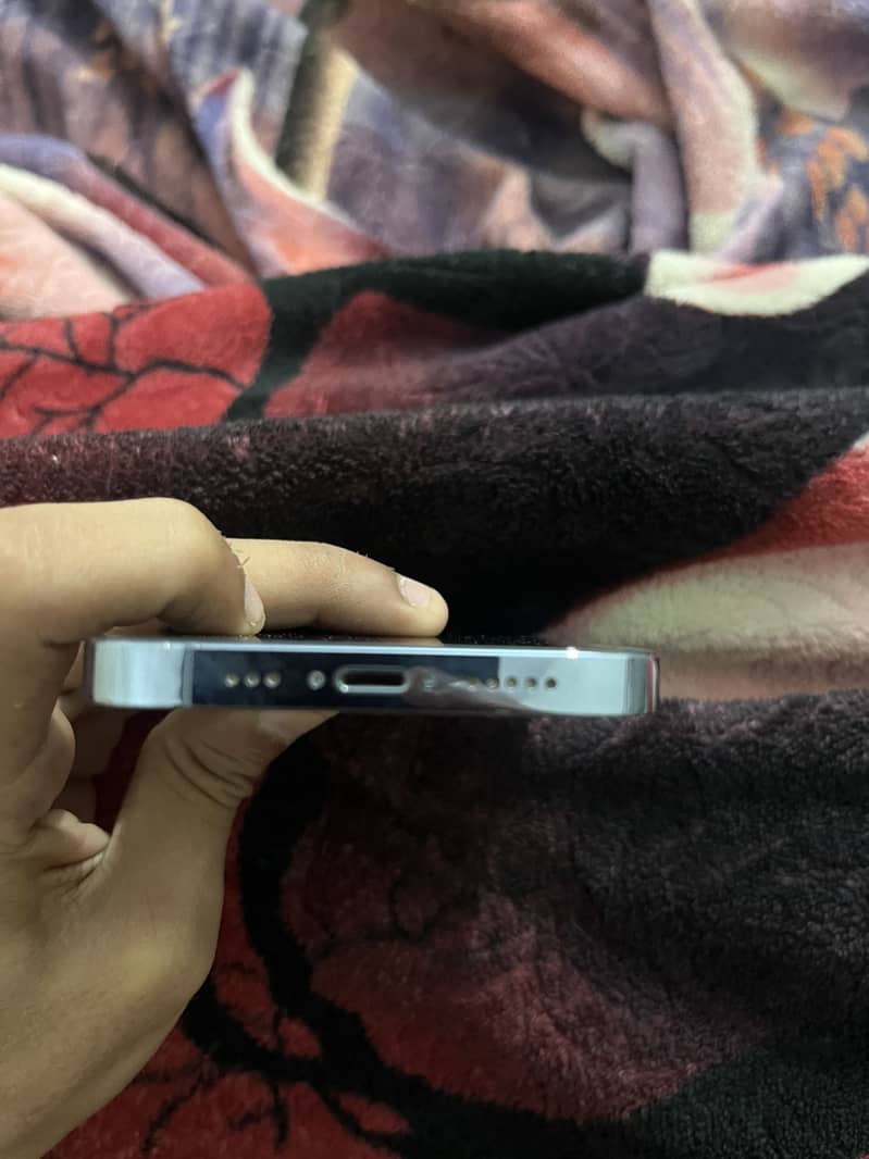 Apple iPhone 13 Pro 4