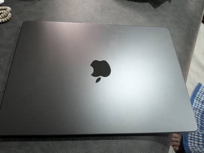 brand new apple MacBook m5 24gb and 1 tb