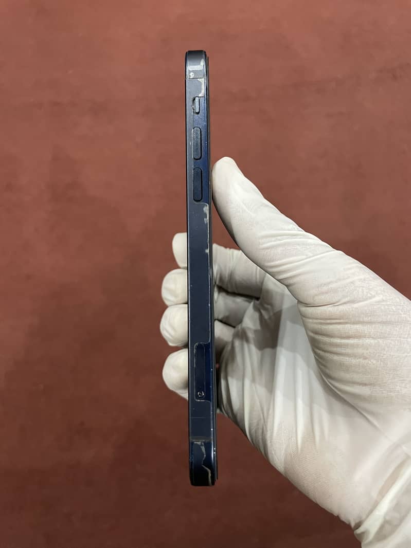 Apple iPhone 12 4