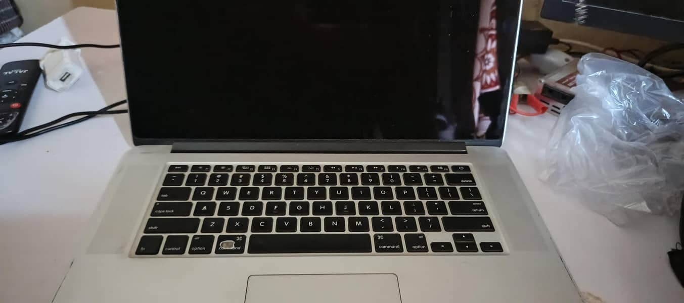 MacBook Pro - Mid-2015 0