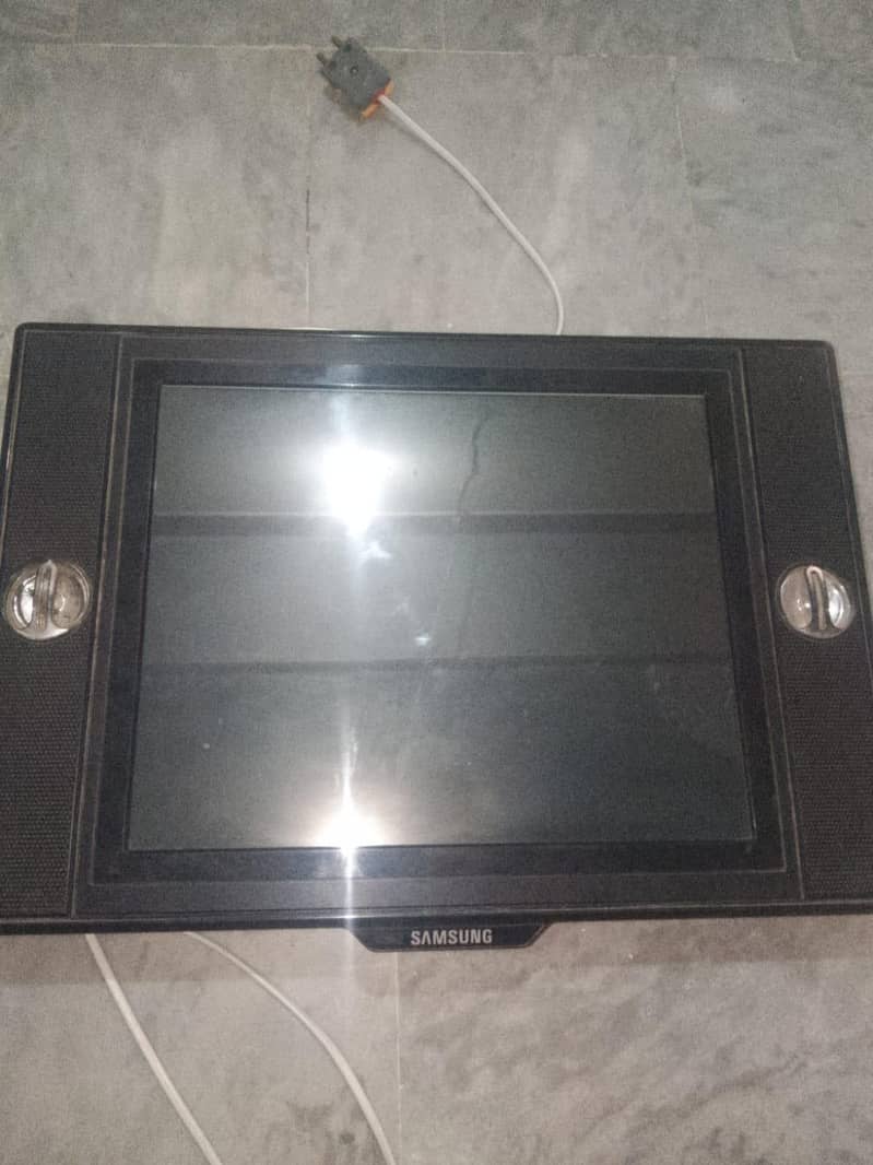 lcd 24 inch 0