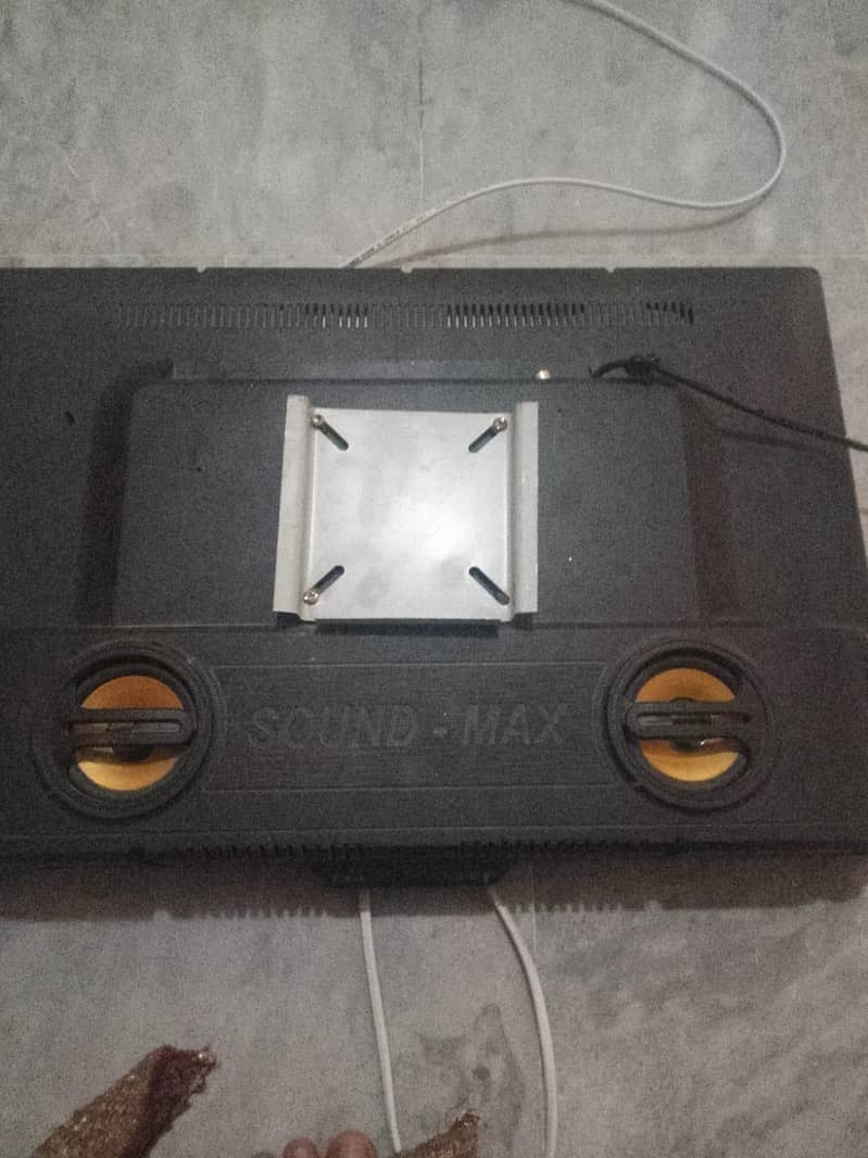 lcd 24 inch 1