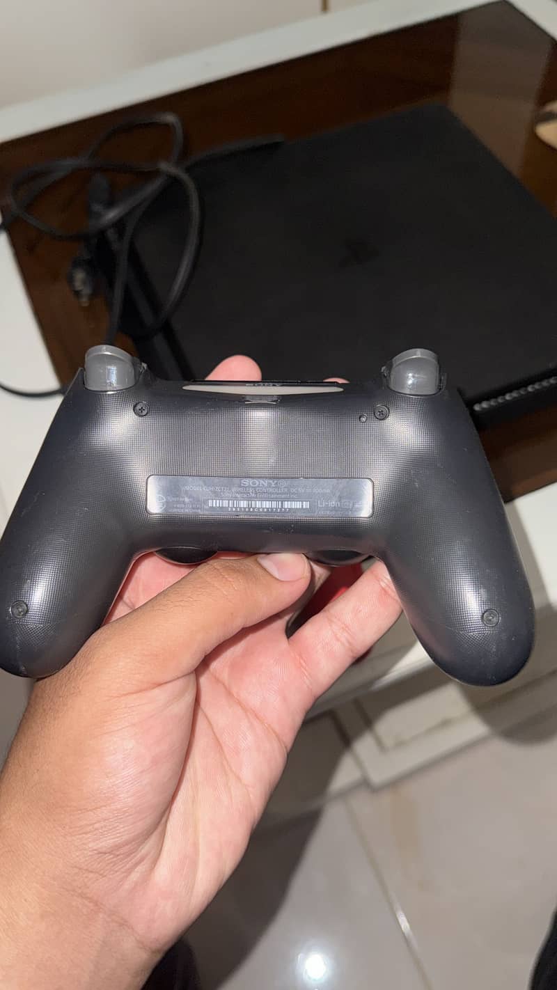 Ps4 slim 1