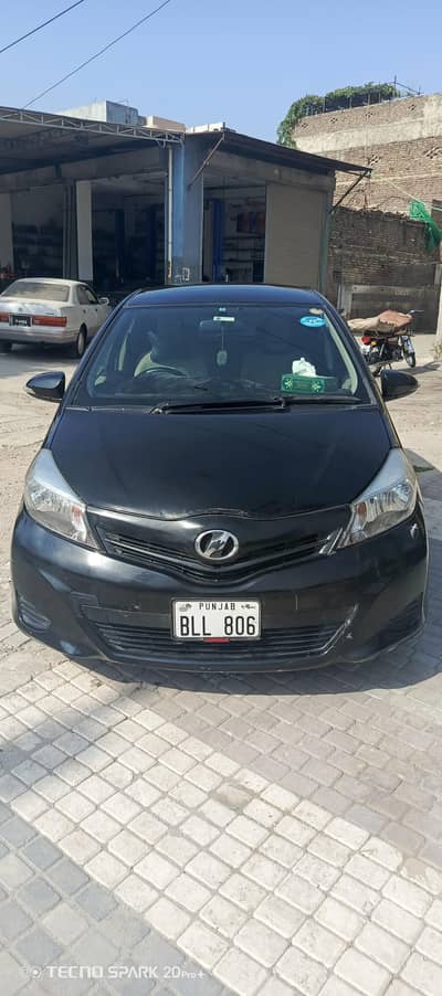 Vitz family use car 2011/14 model urgent for sale