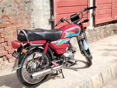 Honda 70 for sale all documents clear sim call wahtsap 03111735039
