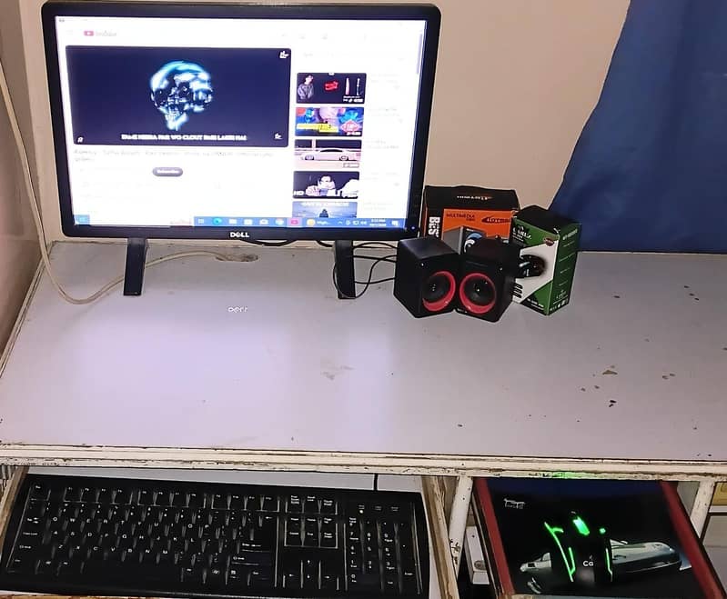 full PC Setup with computer table 4