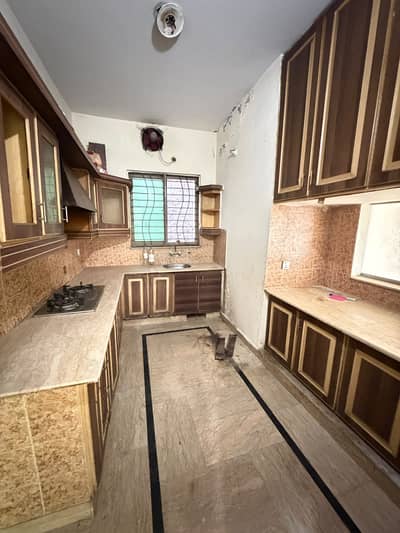 10 Marla Upper Portion For Rent(Railway Colony)