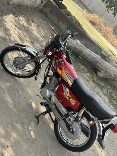 HONDA 125 RED COLOUR