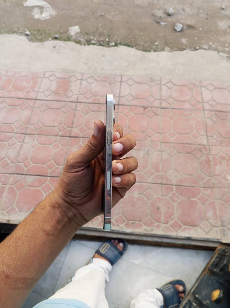 Apple iPhone 12 Pro Max 3