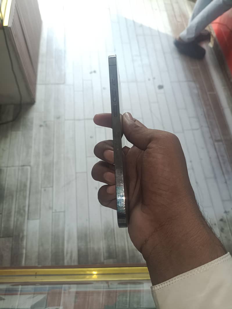 Apple iPhone 12 Pro Max 4