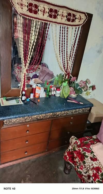 good condition use bed almari shesha side table