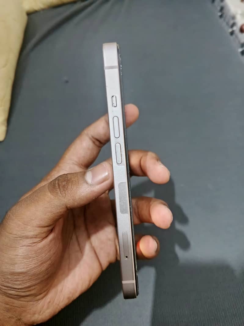 Apple iPhone 13 2