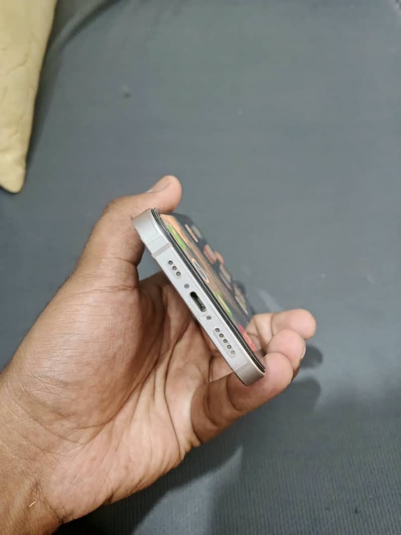 Apple iPhone 13 3