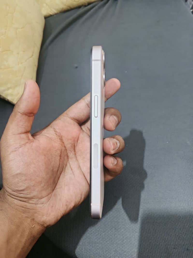 Apple iPhone 13 4