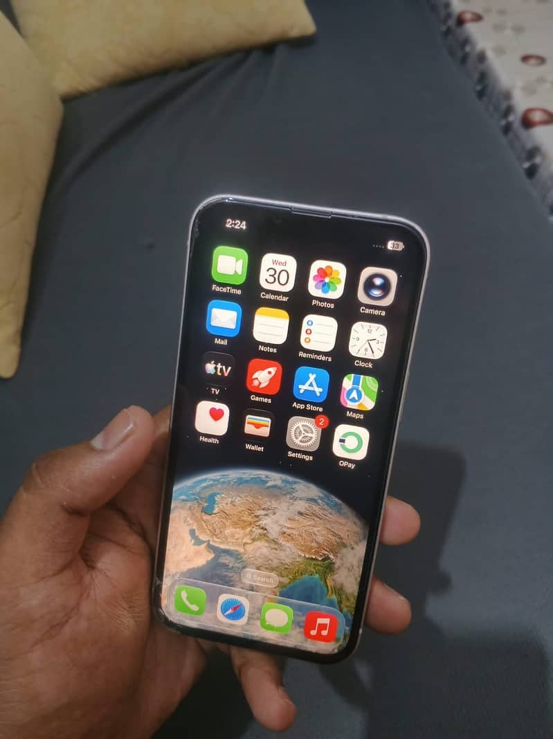 Apple iPhone 13 5