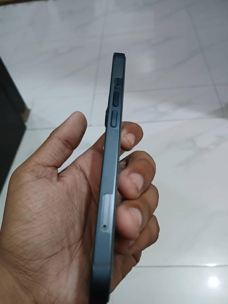 Apple iPhone 13 2