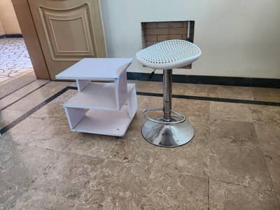 round chair with table