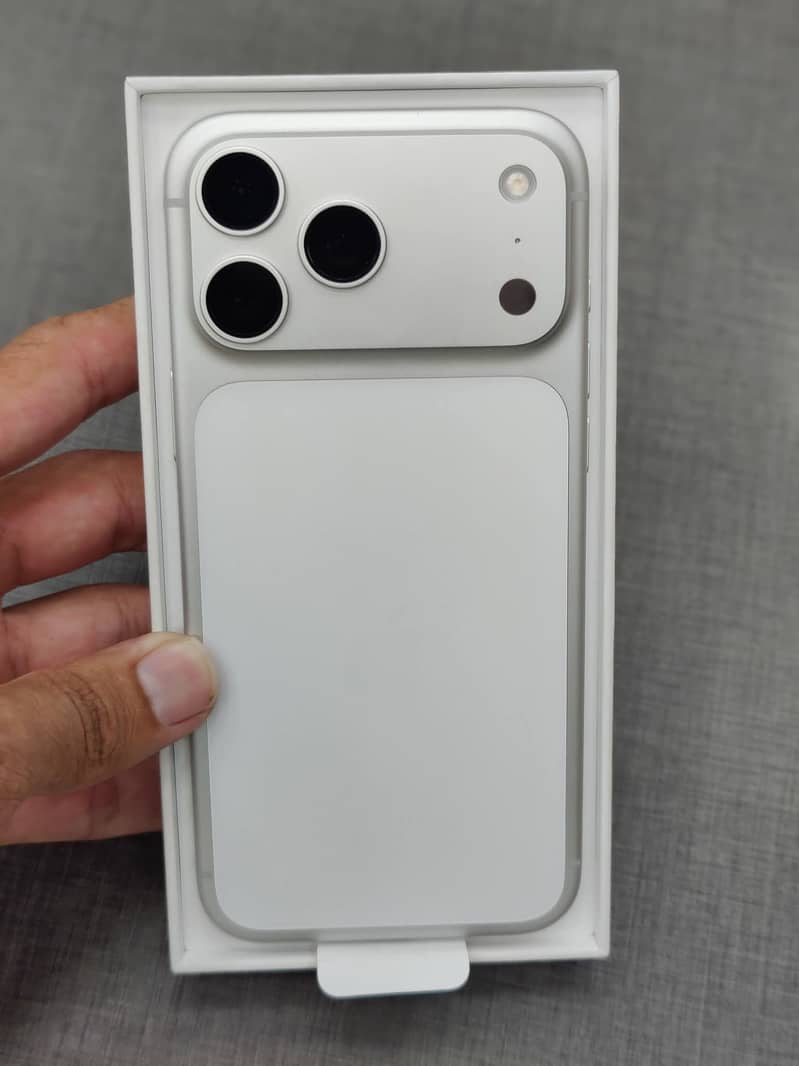 Apple iPhone 17 Pro Max 0