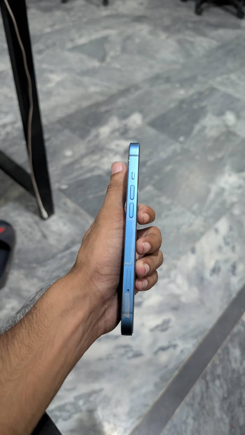 Apple iPhone 13 1