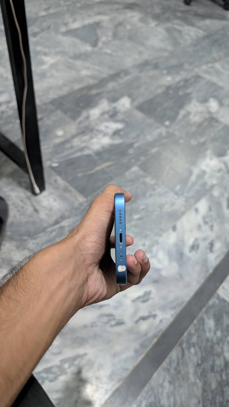 Apple iPhone 13 2