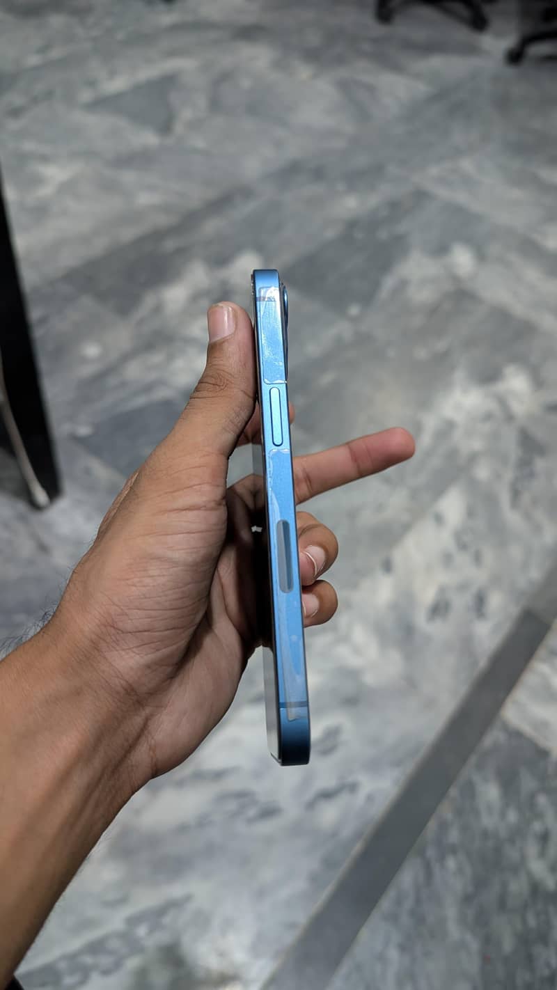 Apple iPhone 13 3