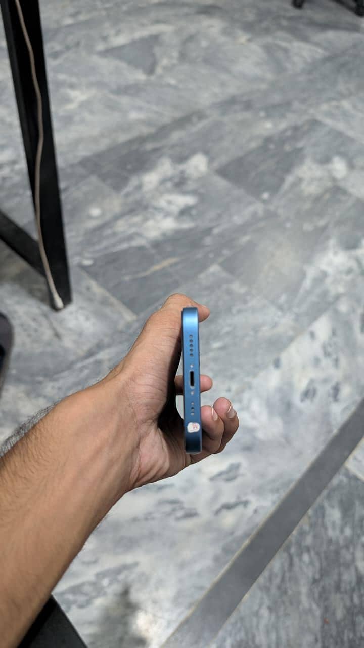 Apple iPhone 13 4