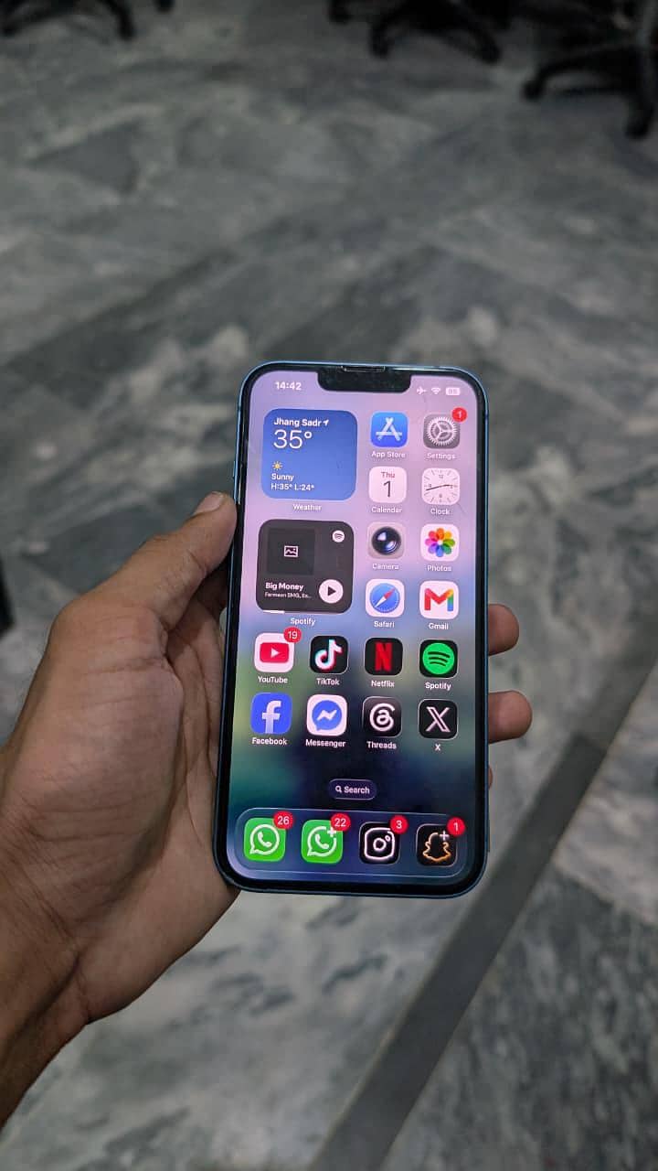 Apple iPhone 13 5