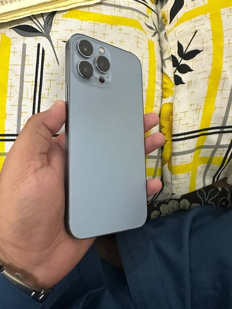 Apple iPhone 13 Pro Max 3