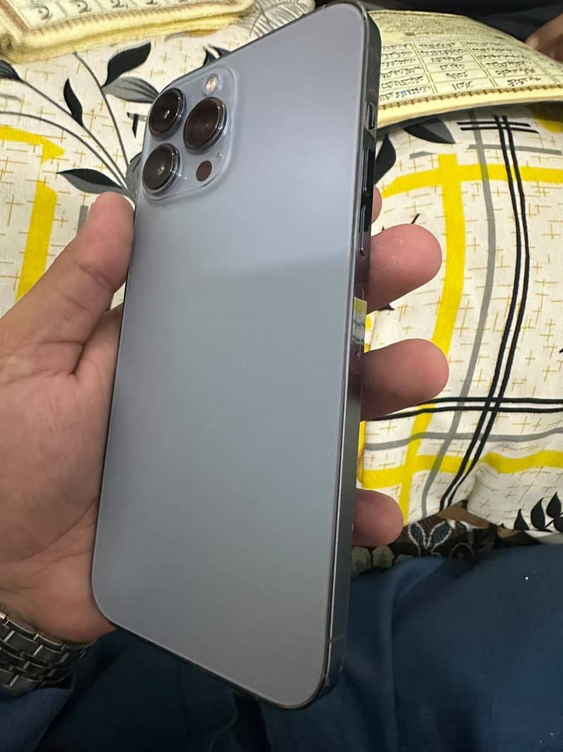 Apple iPhone 13 Pro Max 4