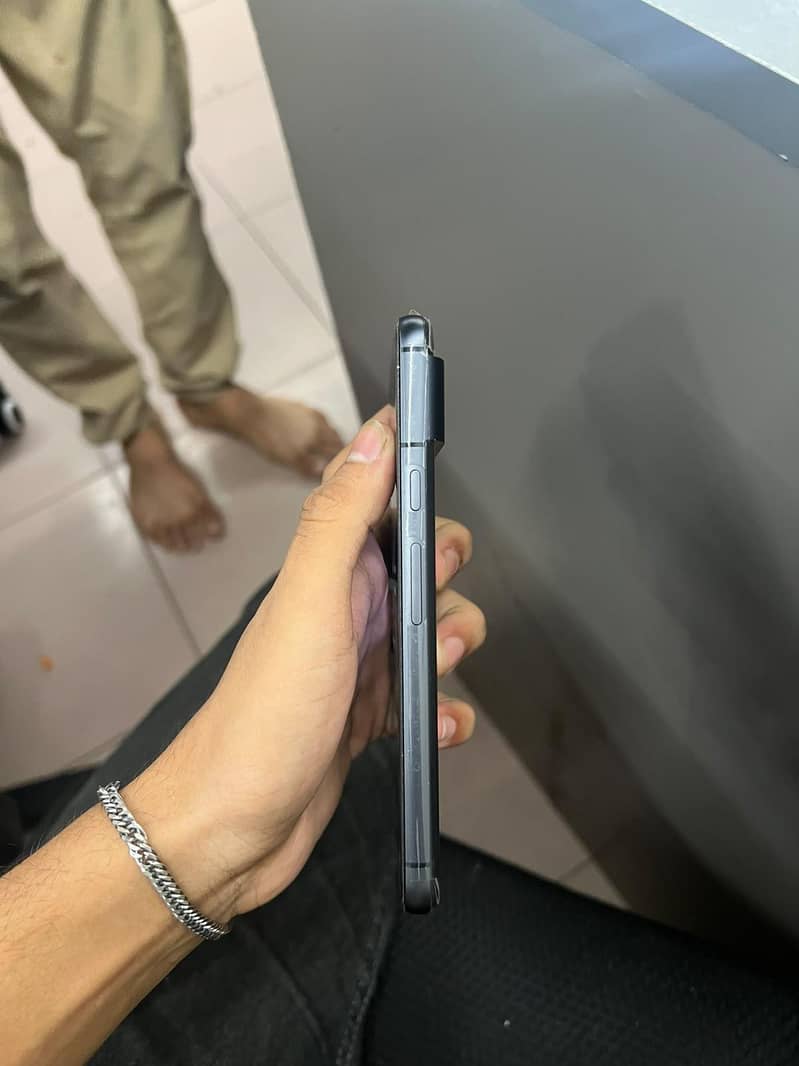 Google Pixel 8 4