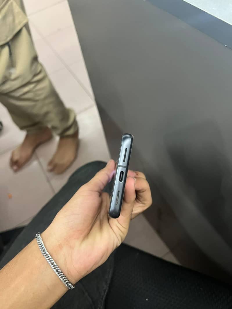 Google Pixel 8 5